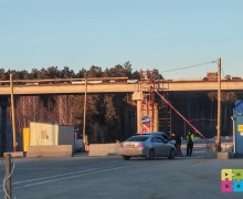 Проезд по строящемуся участку трассы Екатеринбург-Тюмень перекрыли шлагбаумами