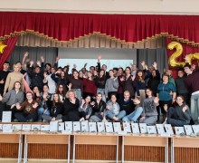 Атомклассу школы №1 передали уникальную коллекцию камней, которые студенты со всей России собрали на Урале