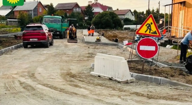 В деревне Боярке продолжаются работы по благоустройству территории за клубом