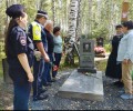 Полицейские и ветераны МВД Заречного установили памятник сослуживцу на свои средства
