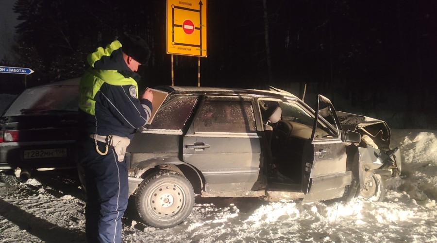 Автоинспекторы устанавливают обстоятельства ДТП с пятью пострадавшими, которое спровоцировал пьяный и не имеющий прав водитель