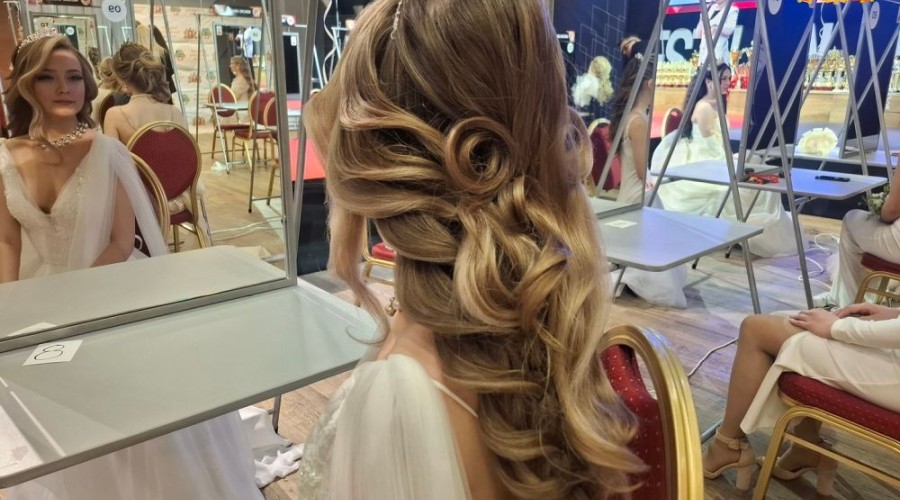 Лучшим парикмахером региона в 2026 году стала мастер из Екатеринбурга