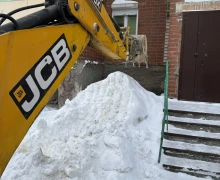 Осуществляется механизированная очистка и вывоз снега с придомовой территории