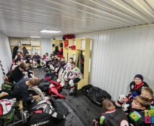 Хоккейный корт во дворе Курчатова, 29 и 31 сегодня торжественно открыли - он практически новый!