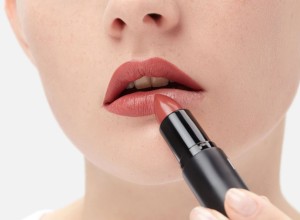 Студенты УрФУ разработали помаду для снижения тяги к курению