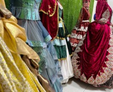 В Белоярском Доме культуры открылась выставка костюмов «Города-Герои»