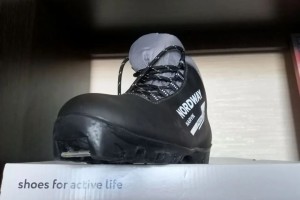 Продаю комплект лыж: лыжи 170 см, ботинки 41 размера и палки