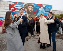 В Екатеринбурге появился мурал в память о приезде Фиделя Кастро на Урал