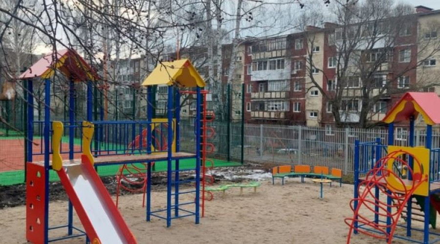 В школе №3 появилась детская площадка, которую готовили три года⏳