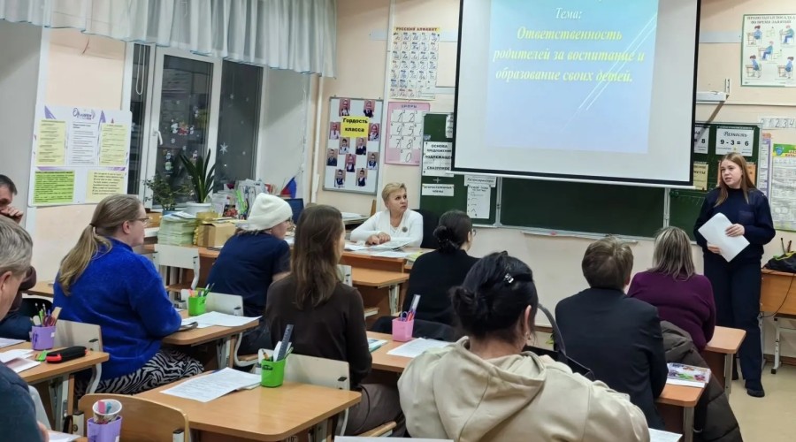 В ходе акции «Горка» инспекторы ГИБДД проводят беседы с родителями на школьных собраниях