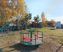 На сельских территориях Белоярского округа завершается установка малых архитектурных форм для благоустройства детских площадок