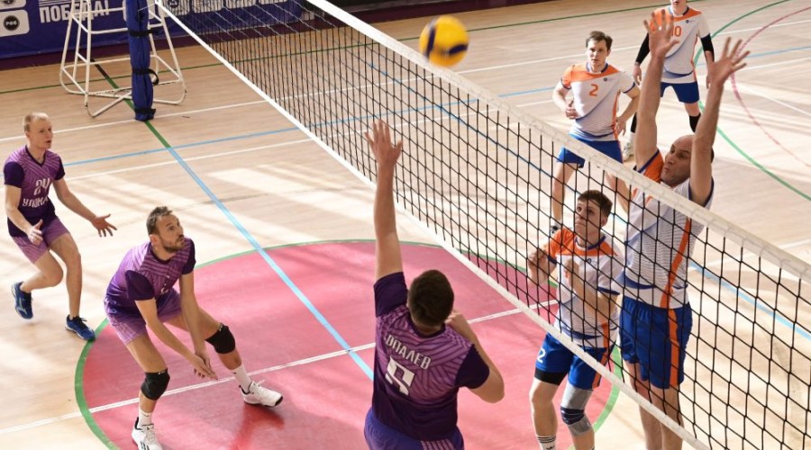 Вчера стартовал волейбольный турнир среди работников концерна