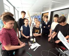 В УрТК состоялось занятие для школьников: они приступили к созданию города будущего