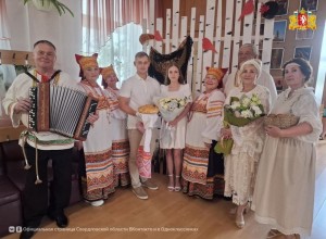 Почти тысяча свадеб в один день!