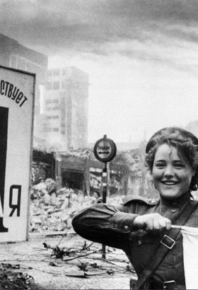 Выставка «Евгений Халдей. Фотолетопись»