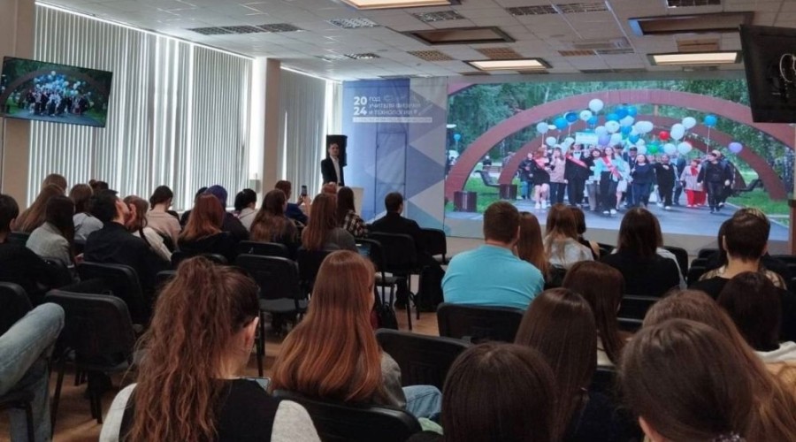 Студенты Уральского педагогического университета познакомились с образовательным комплексом Заречного, сообщает паблик Уральский педагогический | УрГПУ