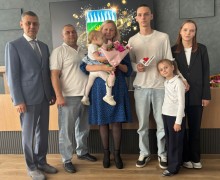 Мама пятерых детей из Заречного получила знак «Материнская доблесть» III степени