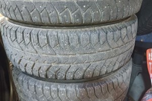 Продам зимние шины Bridgestone Ice Cruiser 7000 и Formula Ice