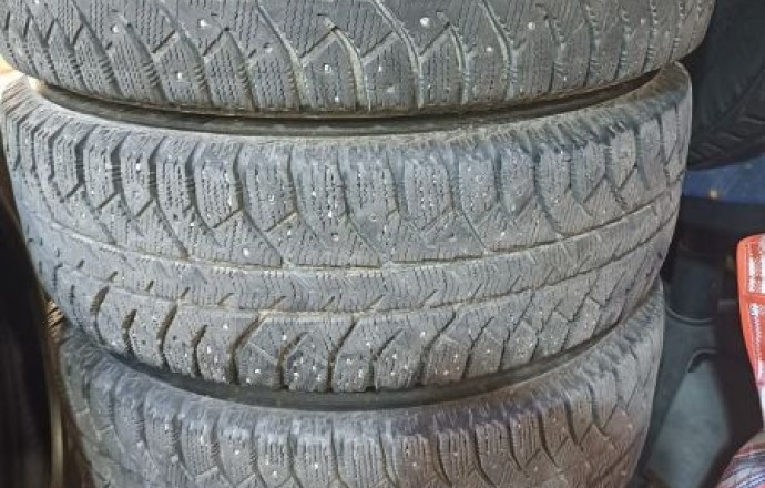 Продам зимние шины Bridgestone Ice Cruiser 7000 и Formula Ice