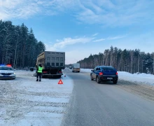 Автоинспекторы выясняют обстоятельства дорожно-транспортного происшествия с тремя пострадавшими на трассе Екатеринбург-Тюмень