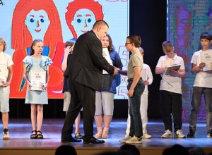 Белоярская АЭС наградила 185 школьников за отличную учёбу