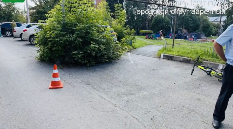 В Заречном напомнили о безопасности детей после ДТП во дворе