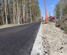 Сегодня ведется асфальтирование пешеходного тротуара по ул. Курчатова