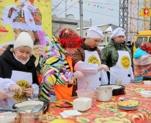 В нашем фоторепортаже – веселая Масленица в городах Свердловской области!