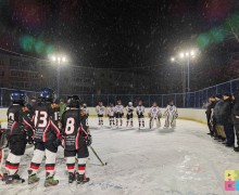 Хоккейный корт во дворе Курчатова, 29 и 31 сегодня торжественно открыли - он практически новый!