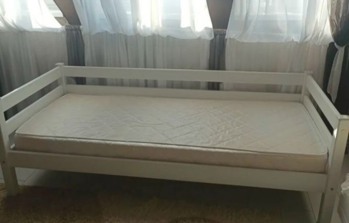 Продаётся белая кровать 900×2000 в отличном состоянии