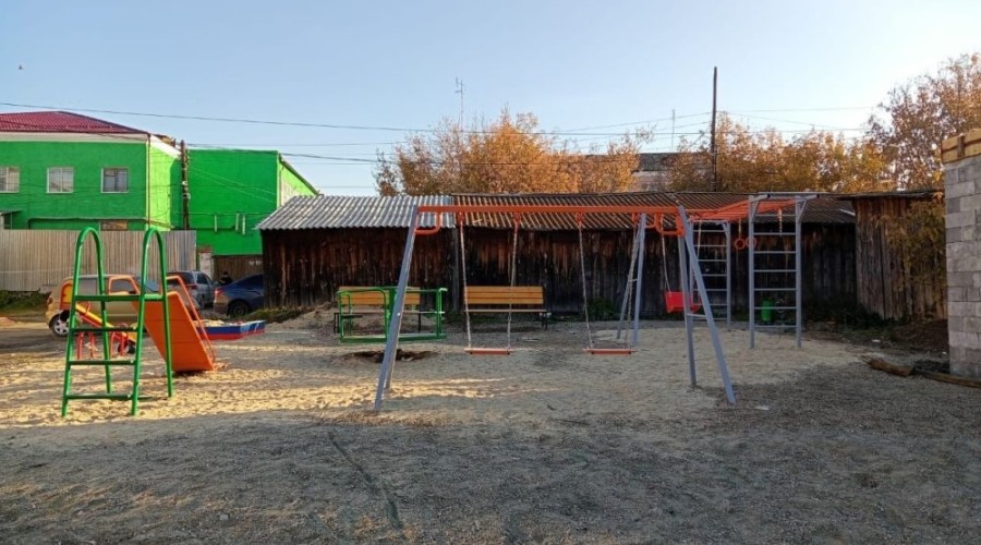 На сельских территориях Белоярского округа завершается установка малых архитектурных форм для благоустройства детских площадок
