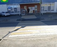 На улице Попова появились новый тротуар и «лежачий полицейский»