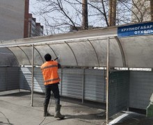 УК ДЕЗ помыла мусорные контейнерные площадки на площадках, за которые она отвечает