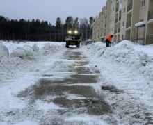 Организована механизированная уборка придомовых территорий