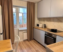 Сдам двухкомнатную квартиру 54 кв. м на Алещенкова, 17