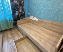 Комплект мебели б/у: кровать, шкаф и стол — срочная продажа