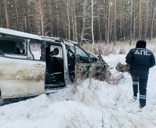 Автоинспекторы выясняют обстоятельства дорожно-транспортного происшествия с тремя пострадавшими на трассе Екатеринбург-Тюмень