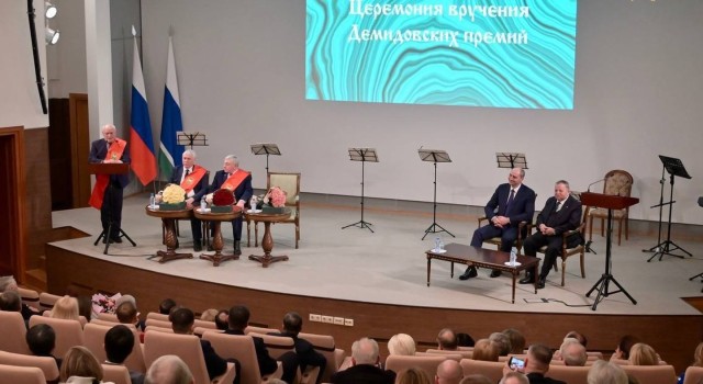 Губернатор Свердловской области Денис Паслер вручил выдающимся ученым старейшую научную награду России – Демидовские премии