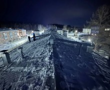 Продолжается активная фаза работ по уборке снега со скатных крыш!