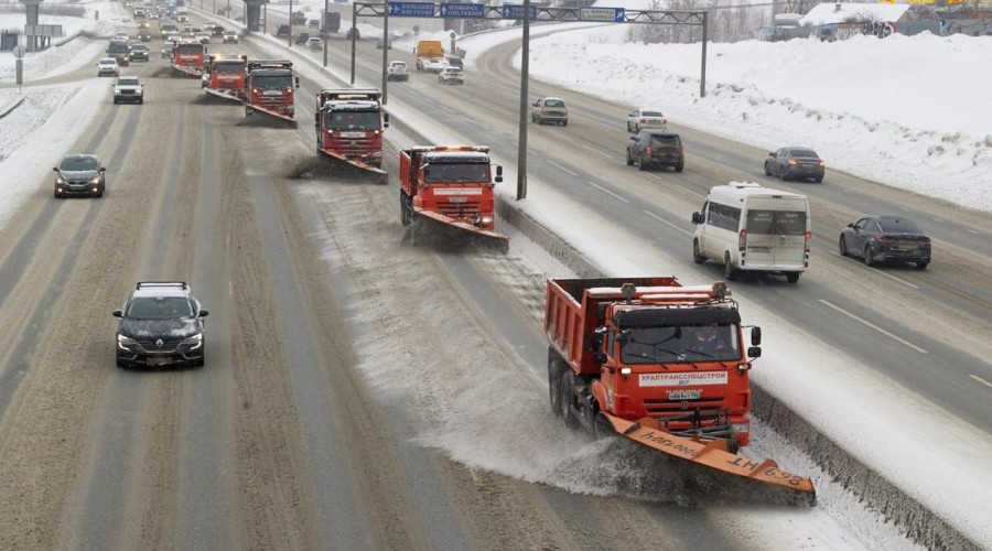 Региональные дороги от последствий снегопада очищали 394 единицы техники