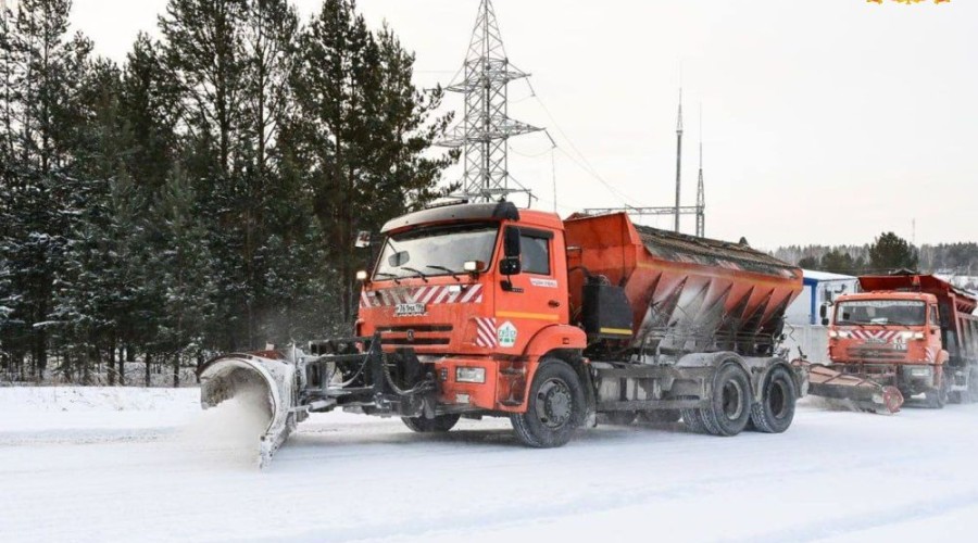 Почти 200 единиц техники расчищали региональные дороги в канун Нового года и новогоднюю ночь