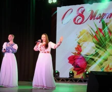 В преддверии Международного женского дня в Белоярском районном Доме культуры прошёл праздничный концерт для сотрудниц администрации Белоярского муниципального округа