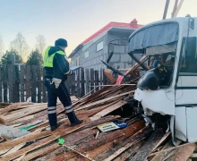 Свердловские автоинспекторы устанавливают обстоятельства ДТП с участием пассажирского автобуса