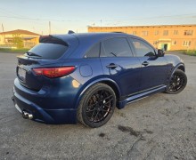 Infiniti QX70, 