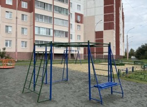 Жители Уральской, 24 и 26 поблагодарили за обновление детской площадки
