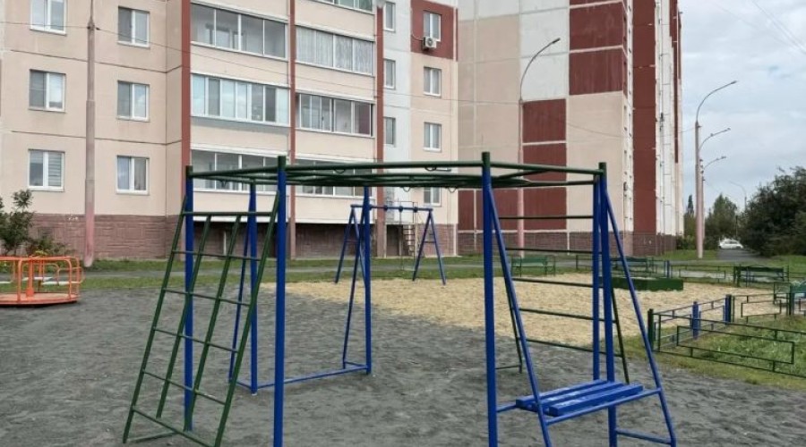 Жители Уральской, 24 и 26 поблагодарили за обновление детской площадки