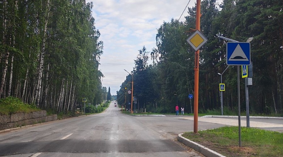 Новые искусственные неровности появились на перекрёстке Курчатова — Клары Цеткин