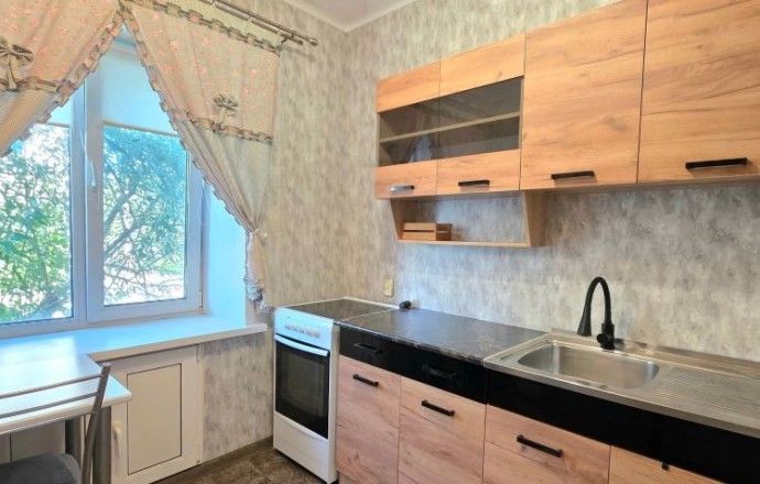 Продаётся двухкомнатная квартира 45 кв. м на Комсомольской, 5