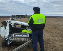 Сотрудники Госавтоинспекции Заречного устанавливают обстоятельства ДТП, в котором пострадали пассажирки автомобиля