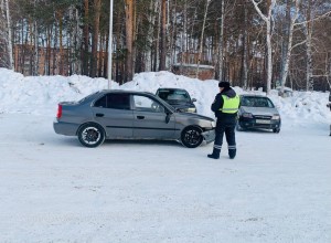 В Заречном сотрудники Госавтоинспекции устанавливают обстоятельства ДТП с участием несовершеннолетнего